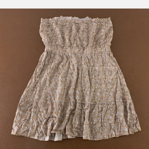Embrace effortless style with this floral tan strapless dress. Perfect for any o - Picture 4 of 4